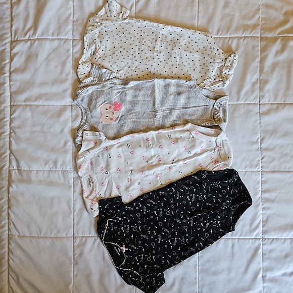 Infant Girl's Lot of 4 Carter's Body Suits 9 Months T12 - Picture 1 of 13